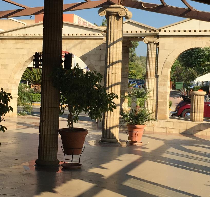 Nikos Ikies Hotel เธโอโลกอส ภายนอก รูปภาพ
