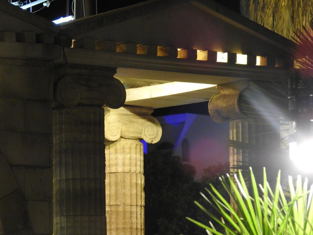 Nikos Ikies Hotel เธโอโลกอส ภายนอก รูปภาพ