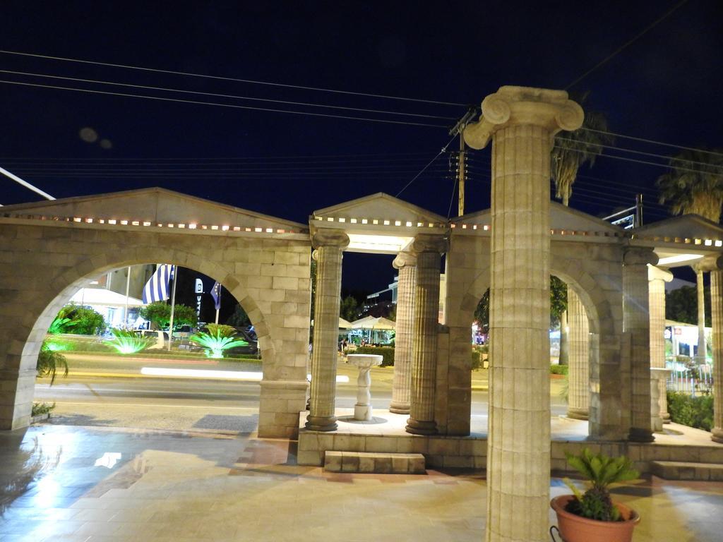 Nikos Ikies Hotel เธโอโลกอส ภายนอก รูปภาพ