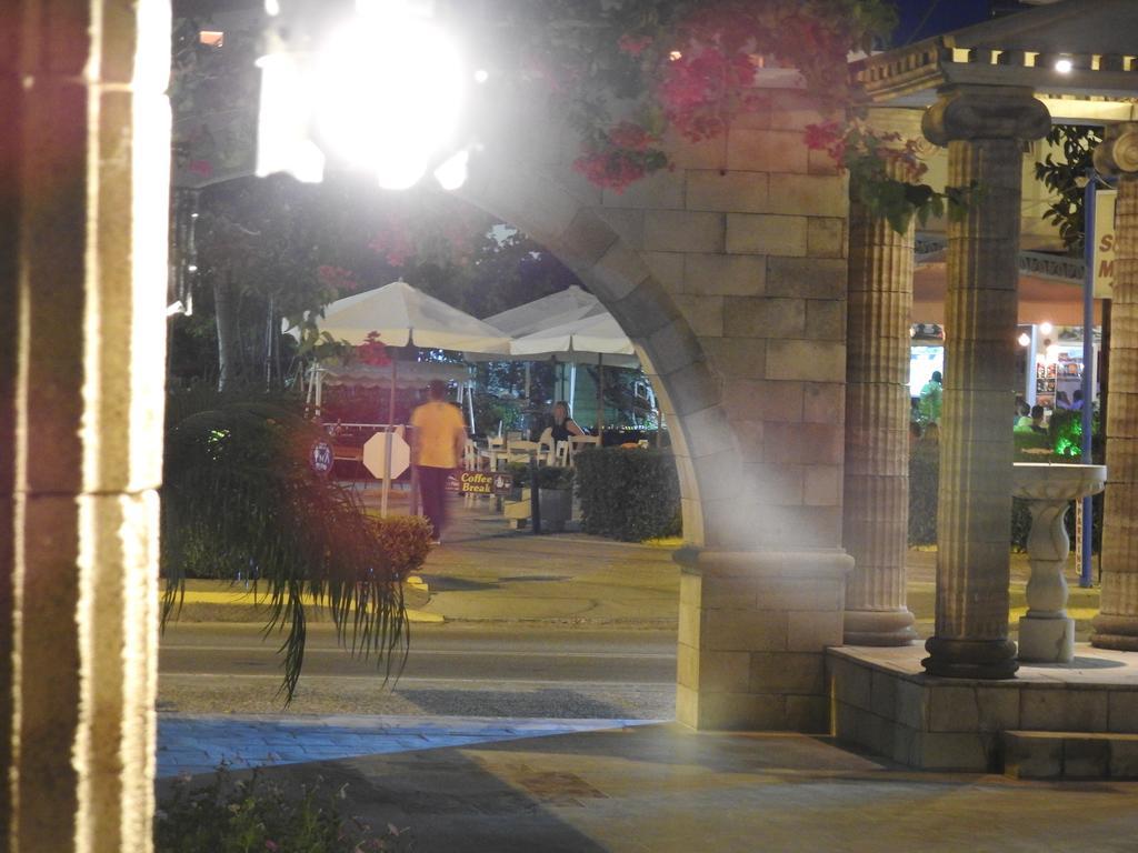 Nikos Ikies Hotel เธโอโลกอส ภายนอก รูปภาพ
