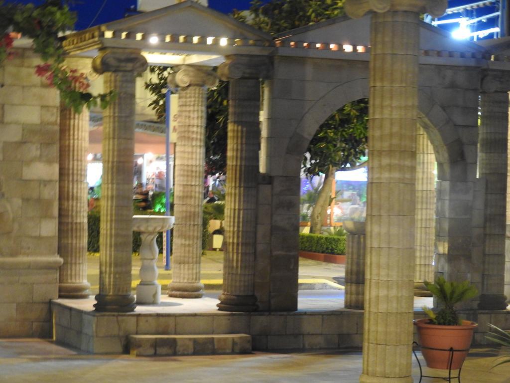 Nikos Ikies Hotel เธโอโลกอส ภายนอก รูปภาพ