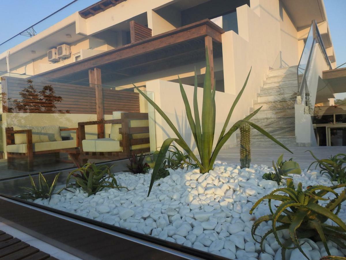 Nikos Ikies Hotel เธโอโลกอส ภายนอก รูปภาพ