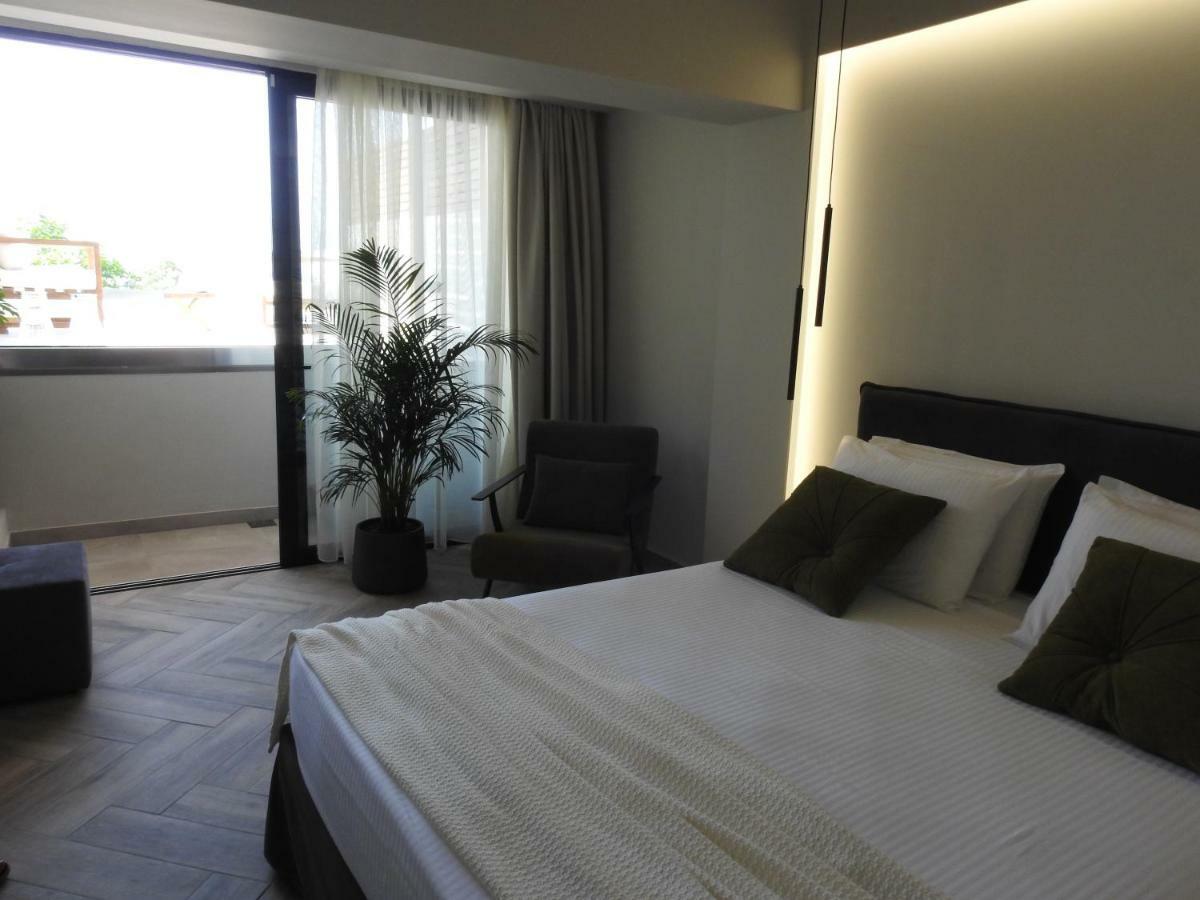 Nikos Ikies Hotel เธโอโลกอส ภายนอก รูปภาพ